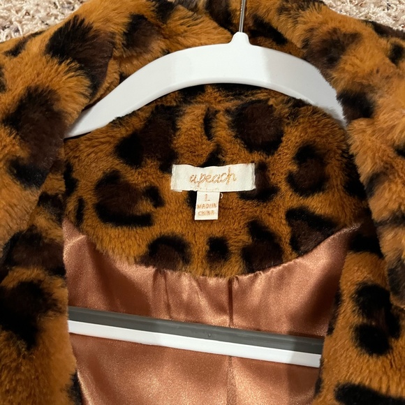 A.Peach Leopard Print Plush Jacket, Size L - Picture 2 of 5